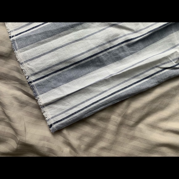 Aritzia Linen Shorts - Picture 5 of 5